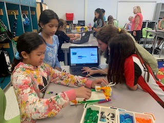 4 girls code with legos